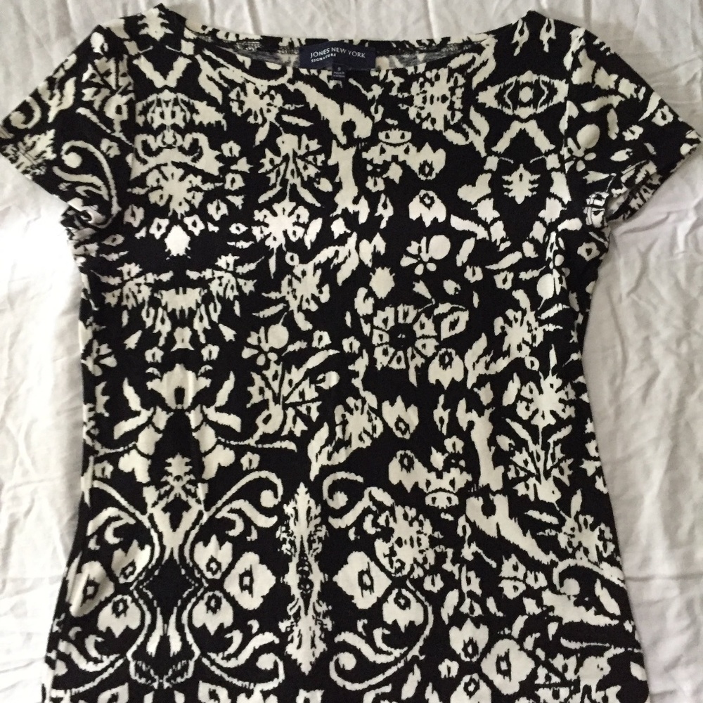 black and white print T